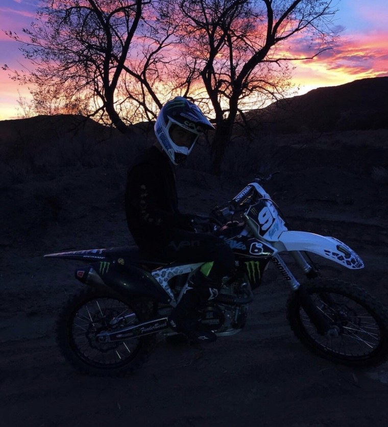 Питбайк ночью