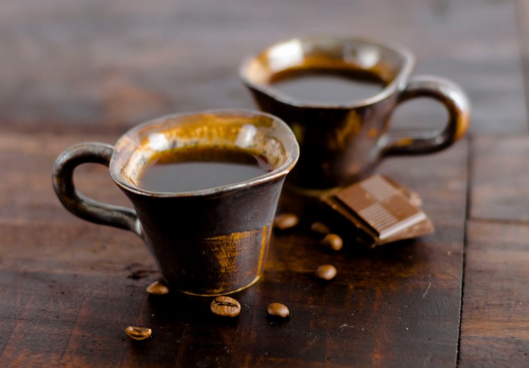 Две кружки кофе