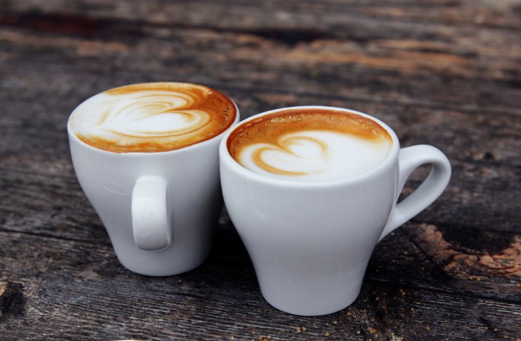Две чашки капучино