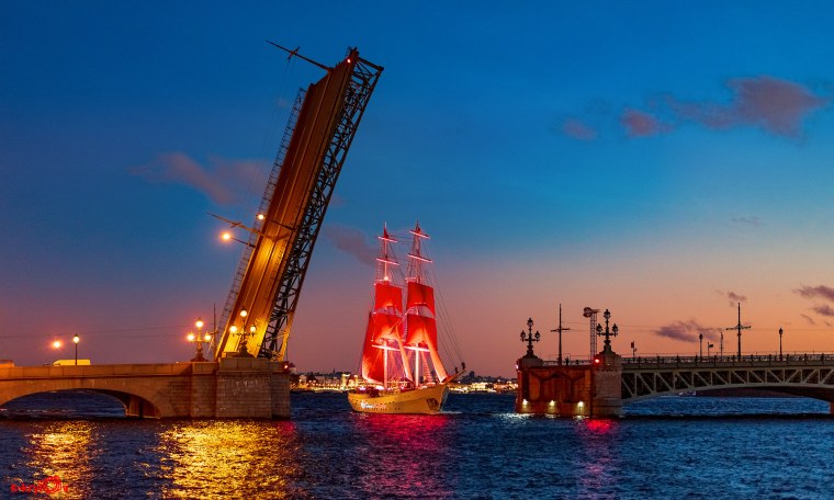 Дворцовый мост и Петропавловская крепость