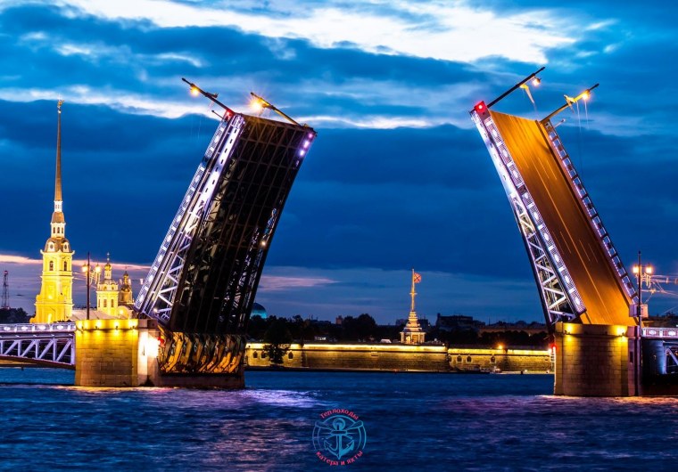 Дворцовый мост а4 вертикальное фото