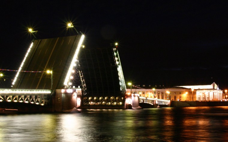 Мост лейтенанта Шмидта в Санкт-Петербурге