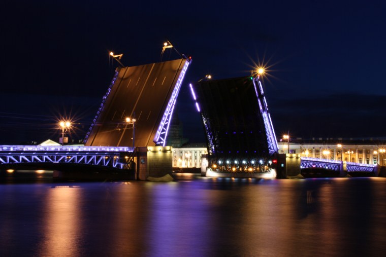 Дворцовый мост в Санкт-Петербурге HD