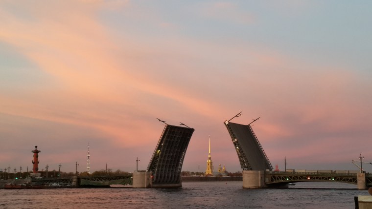 Дворцовый мост в Санкт-Петербурге