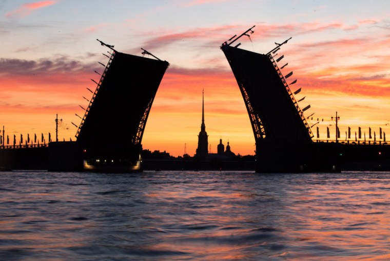 Мост на Невском проспекте разводной