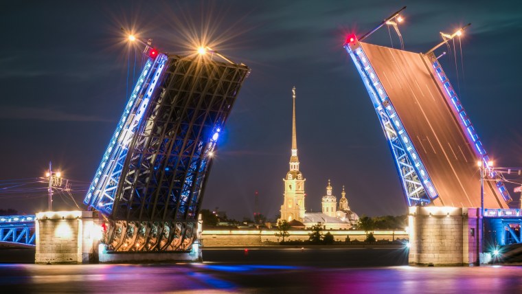 Разводной мост в Санкт-Петербурге
