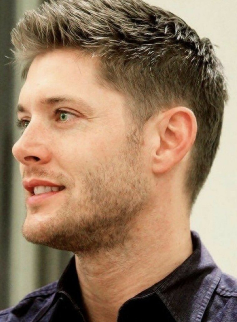 Дженсен Эклз прическа