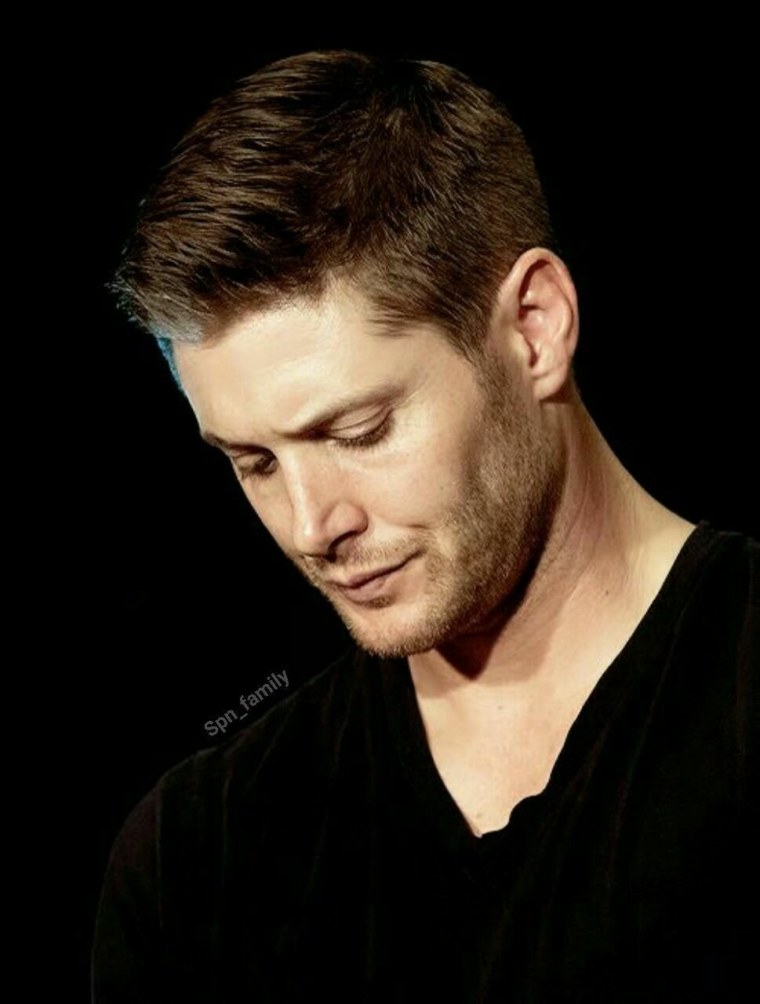 Дженсен Эклз прическа