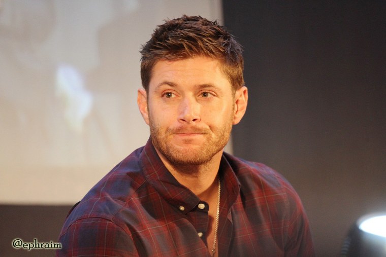 Дженсен Эклз стрижка