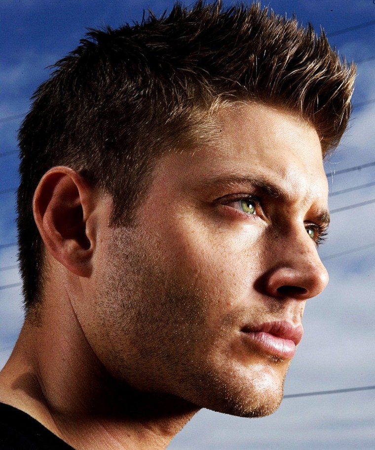 Дженсен Эклз прическа с длинными волосами