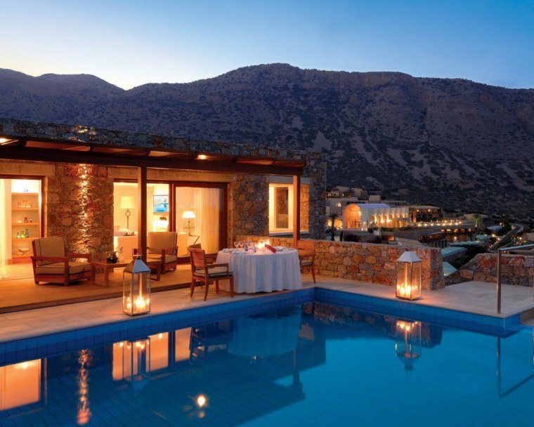 Вилла в горах с бассейном