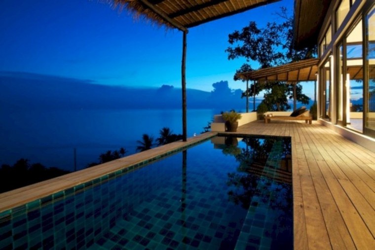 Домик в горах с видом на океан