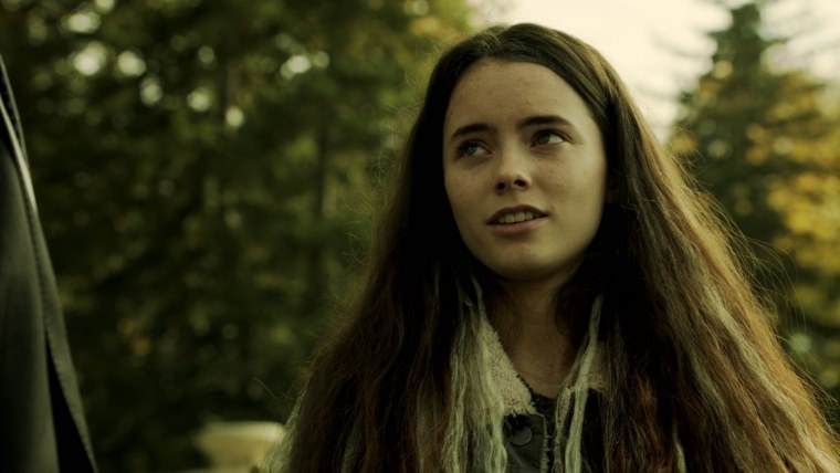 Девушка с белоснежными волосами