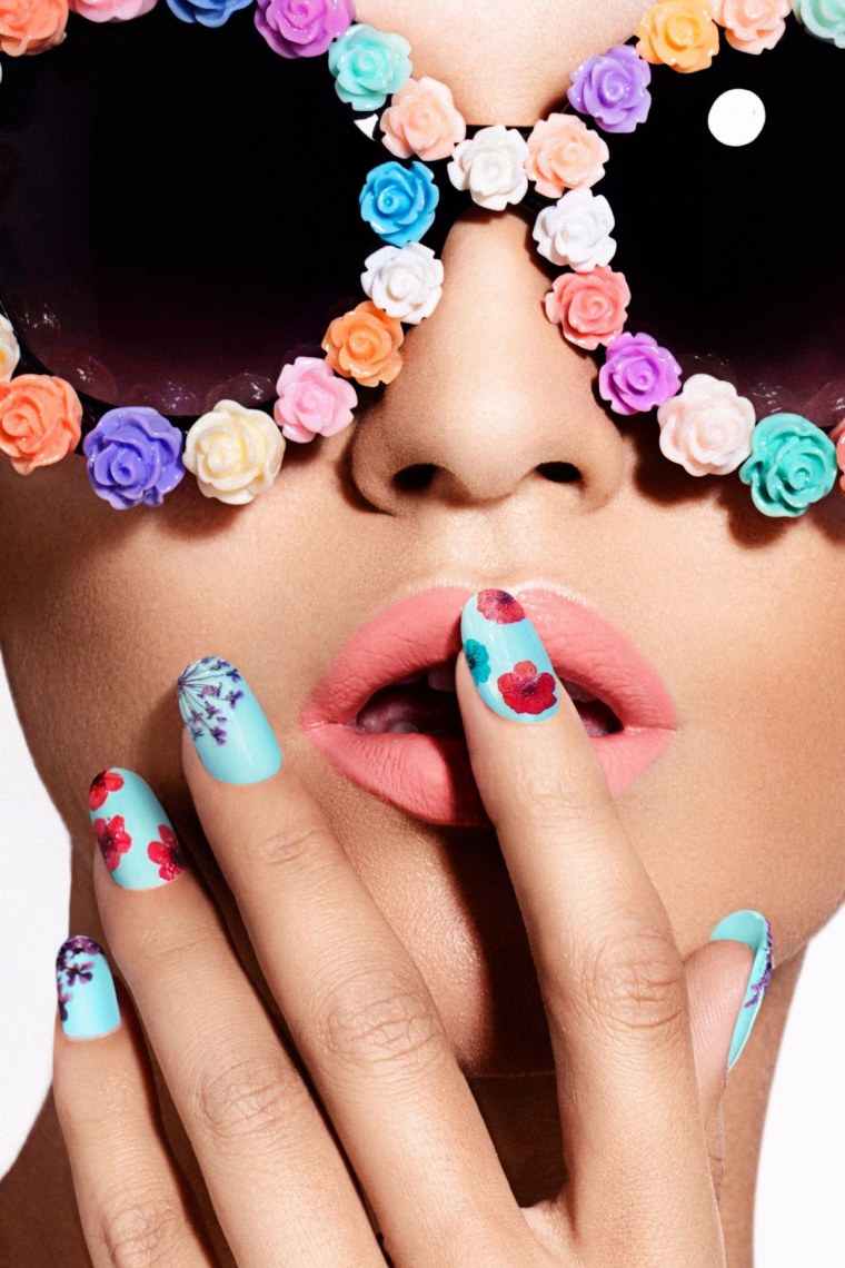 Креативная реклама маникюра