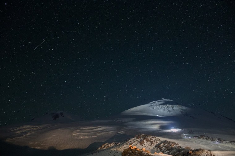 Ночной Эльбрус