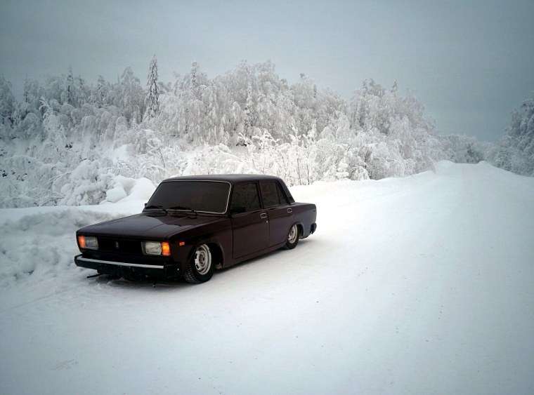 ВАЗ 2107 черный ночью