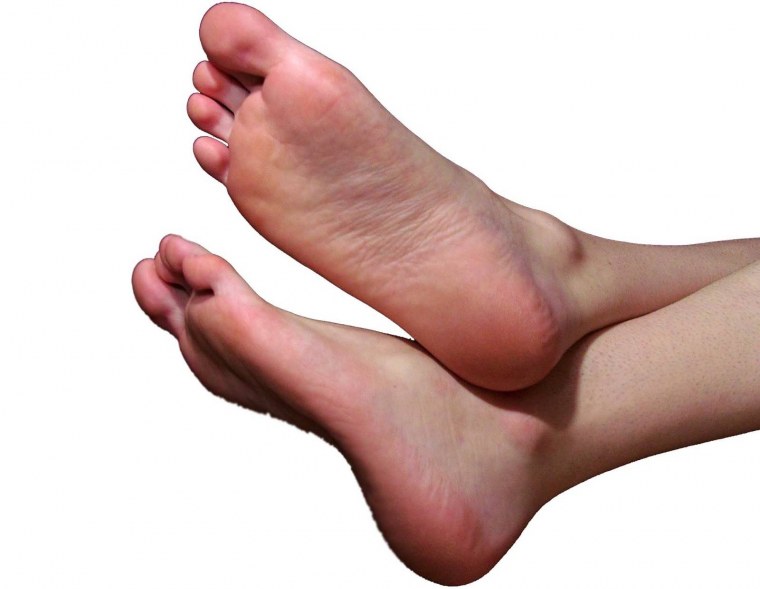 Девушка с красивыми пятками