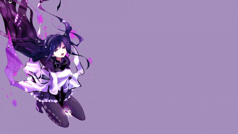 Девушка с фиолетовыми глазами и черными волосами