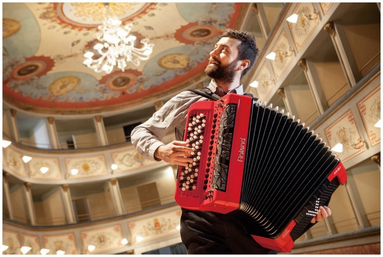 Цифровой аккордеон Roland fr-8xb