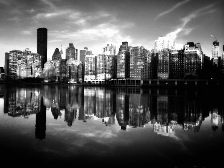 Черно белый город