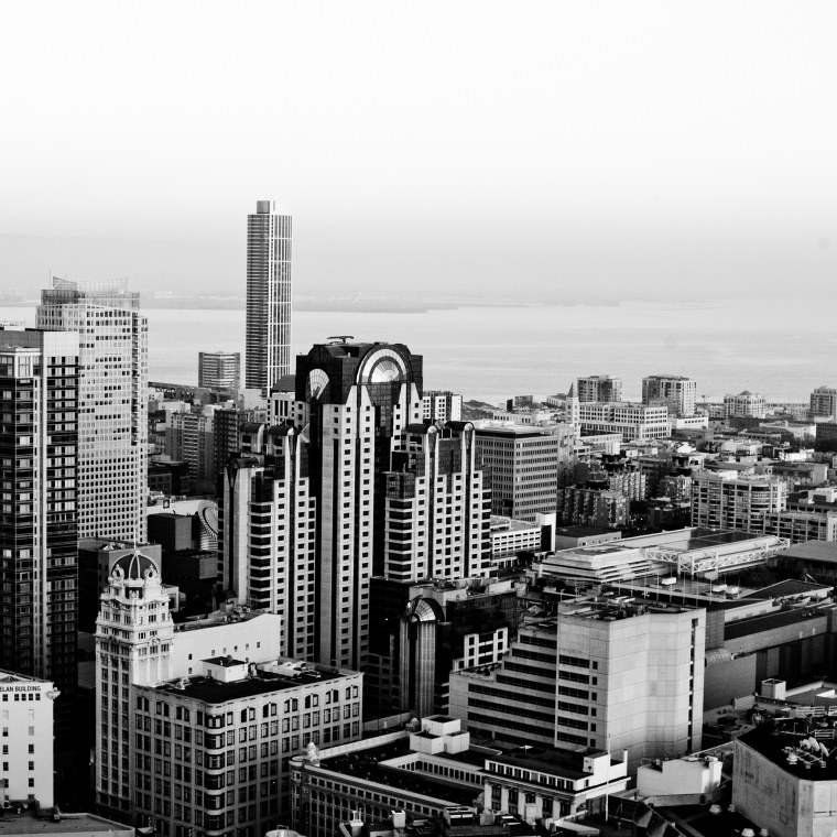 Черно белый город