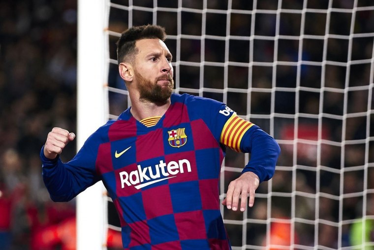 Лионель Месси с золотым мячом 2020