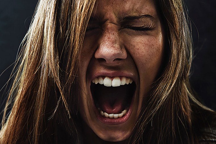 Кричащая женщина