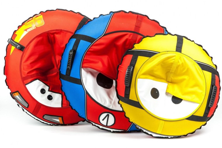 Тюбинг на белом фоне