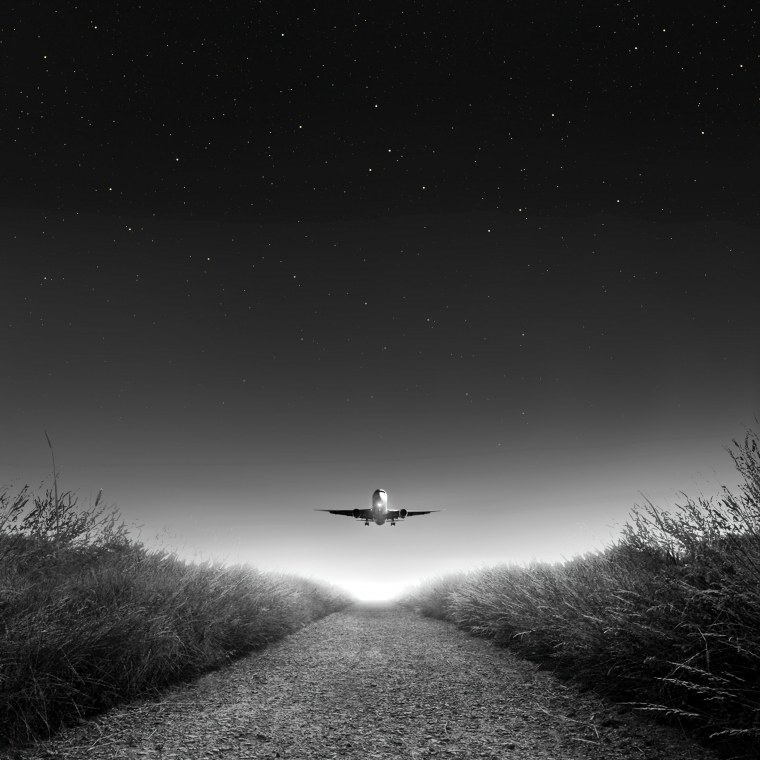 Самолет на сером фоне