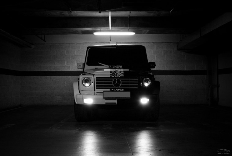 Мерседес Гелик ночью