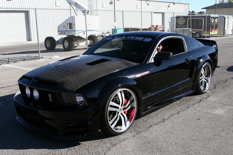 Форд Мустанг черно синий