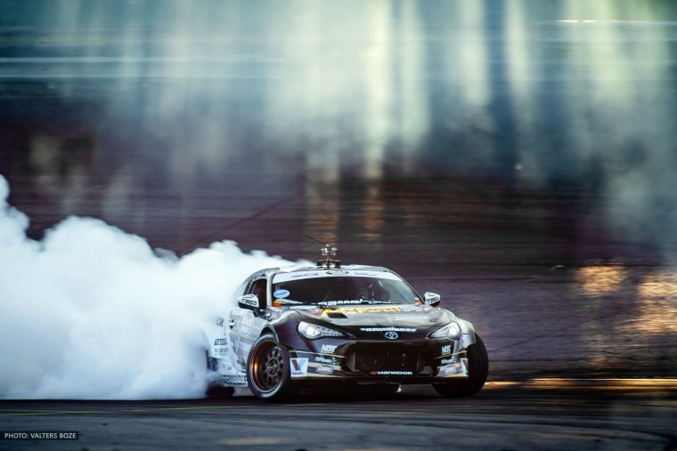 Дрифт Тойота е60