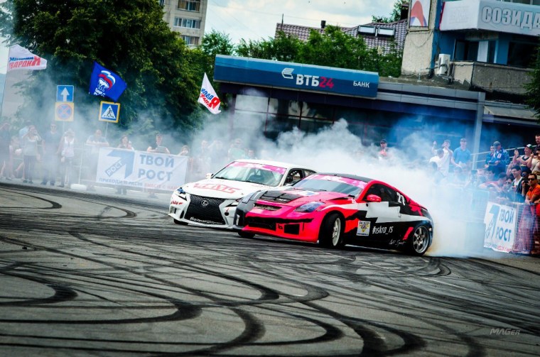 Тойота Супра дрифт 720x1240