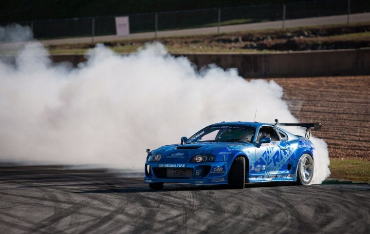 Тойота Супра в дрифте