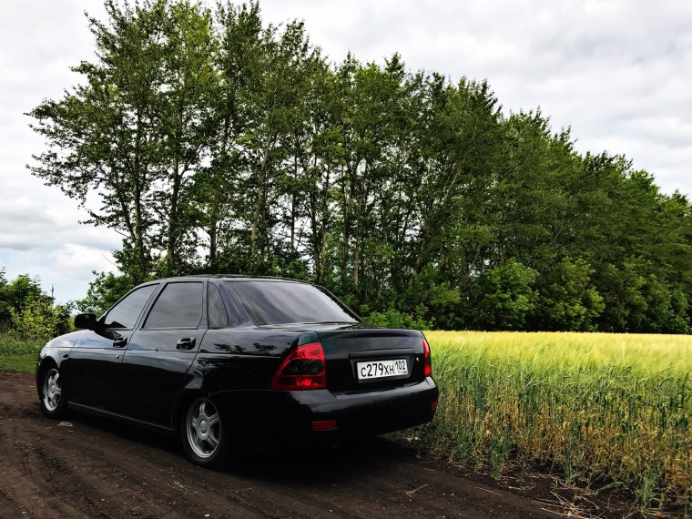 Черная Приора седан пневма