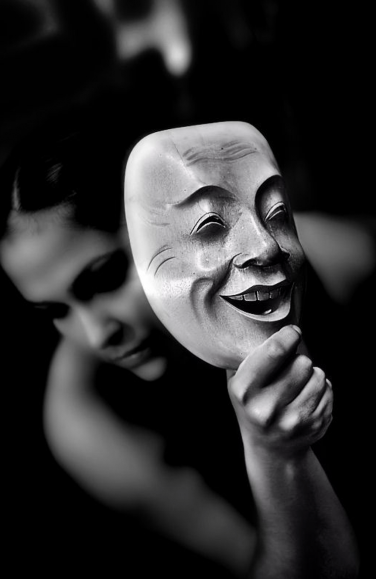 Человек в маске картинка