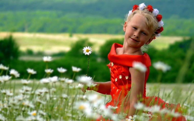 Девочка летом