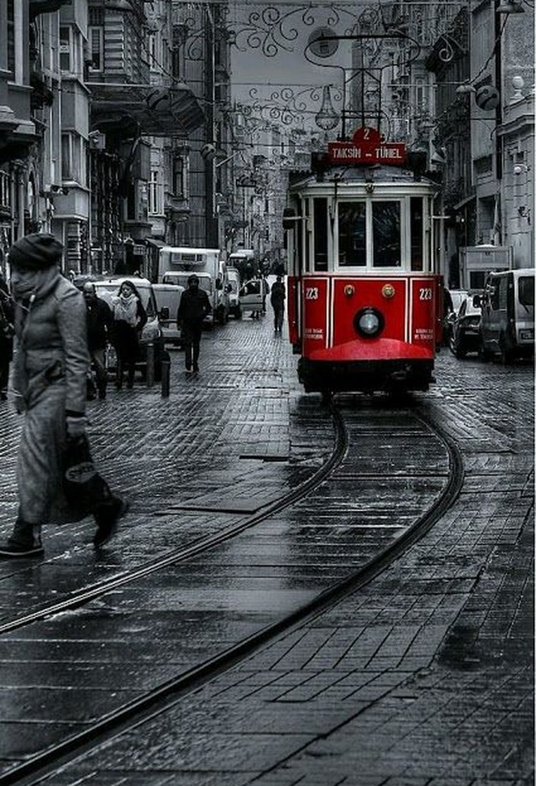 Черно белые с цветными элементами