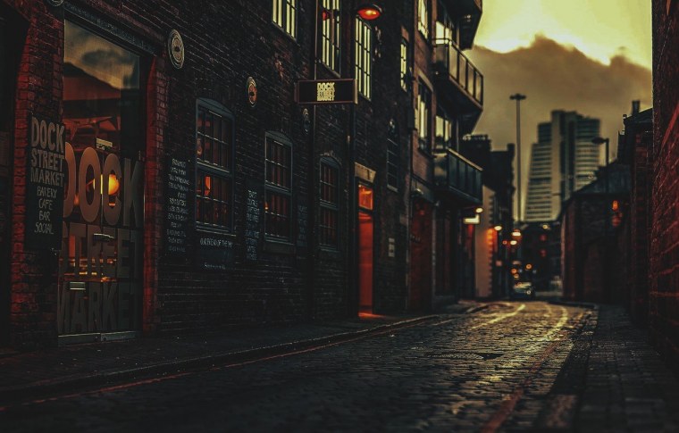 Темный переулок