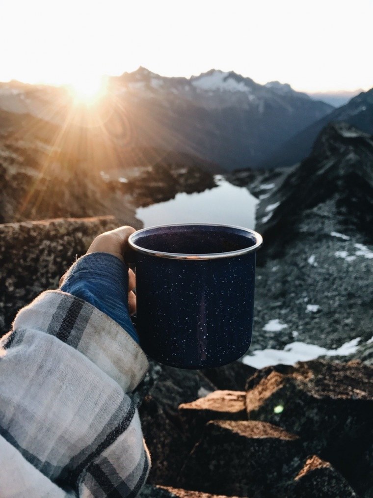 Чашка кофе на природе