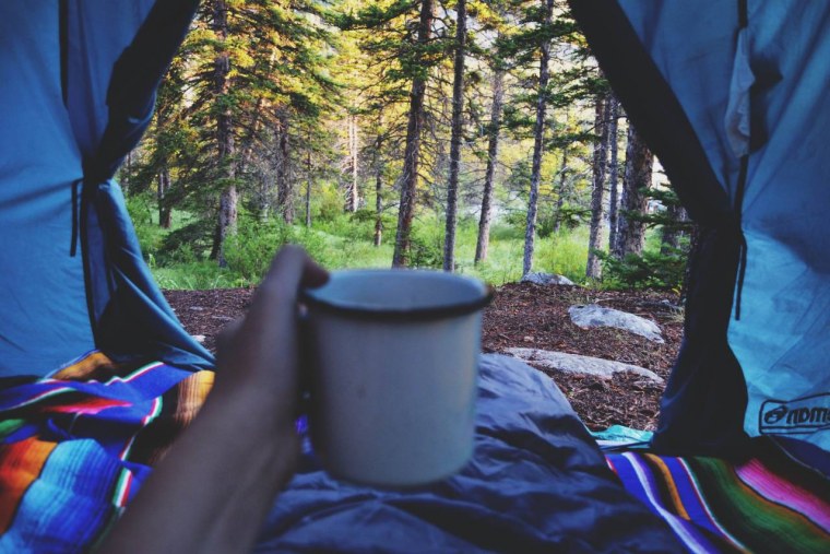 Кружка чая на природе