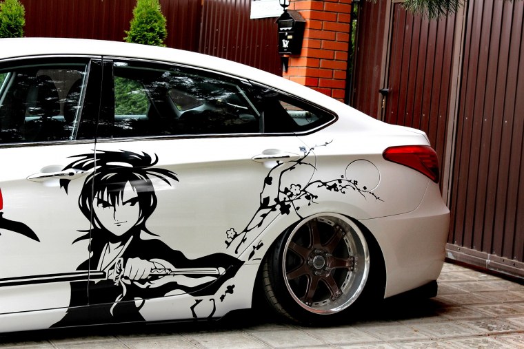 Аниме наклейка на автомобиль