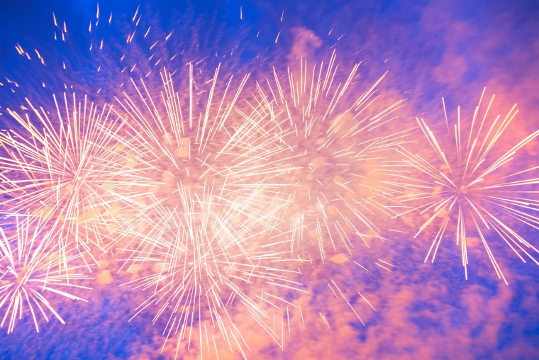 Салют на белом фоне