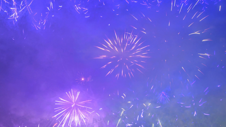 Салют на белом фоне