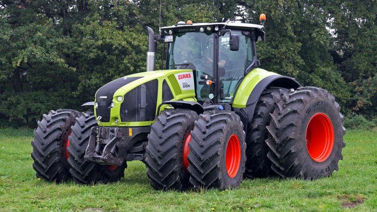 Трактор CLAAS 3 140 красный