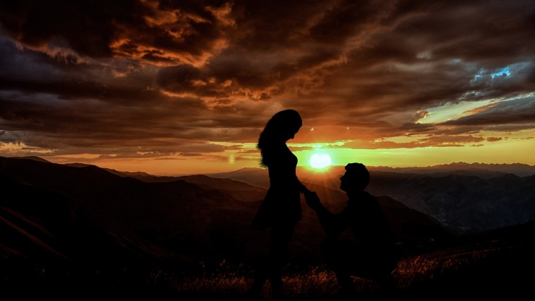 Влюбленные на закате