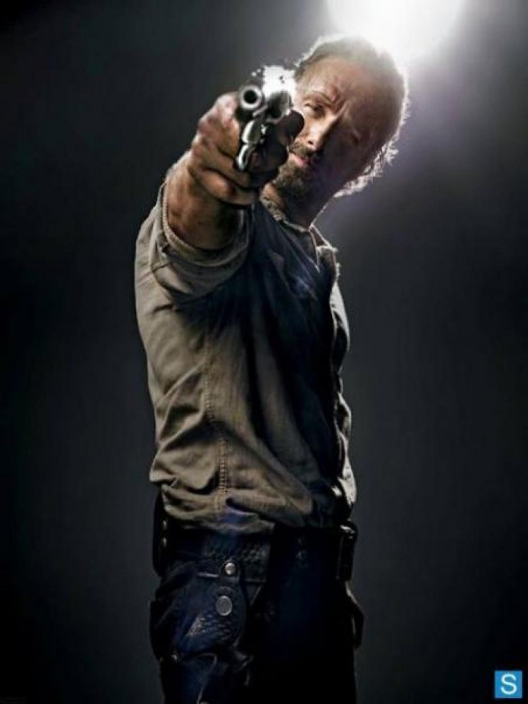 Рик с револьвером Ходячие мертвецы