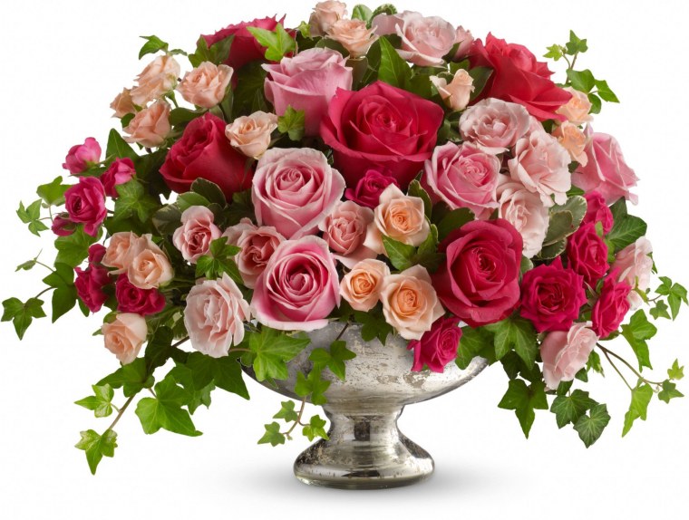 Цветочная композиция на белом фоне