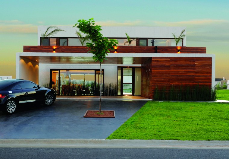 Коттедж с навесом для машины