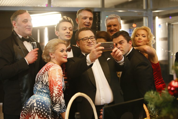 След сериал логотип